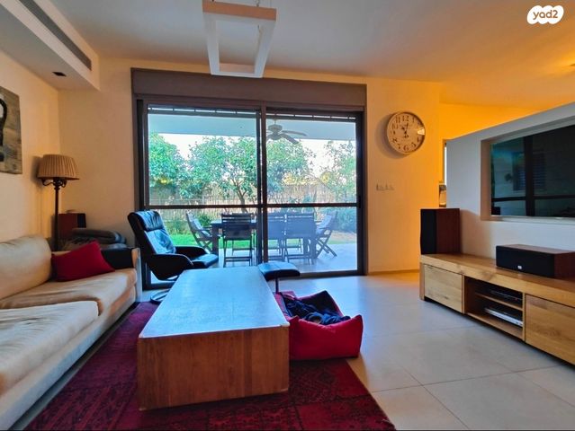 דירת גן, מתחם 19 - 20 (מתחם הפרחים), הוד השרון