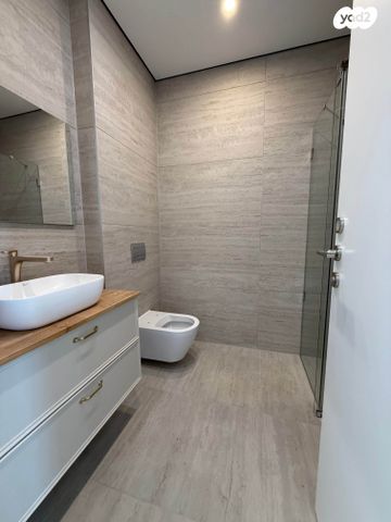 דירה, בנימין וולפוביץ', רעננה