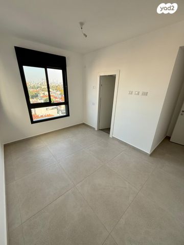 דירה, דניאל 3, בת ים