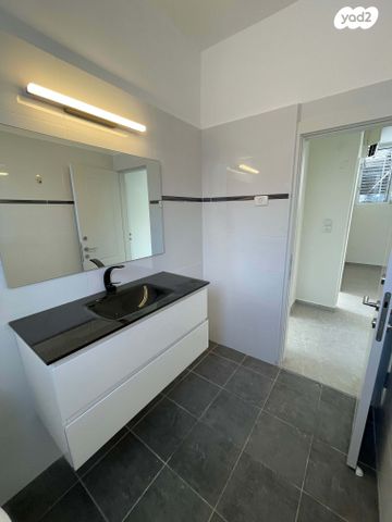 דירה, המשלטים, קרית שלום, תל אביב יפו