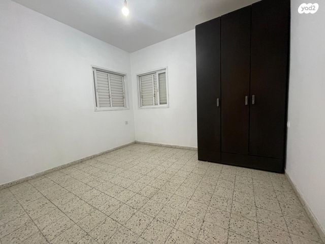 דירה, ויצמן, ראשונים, כפר סבא