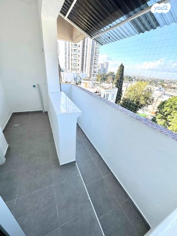 דירה, דרך משה דיין 24, כפיר, נווה כפיר, תל אביב יפו