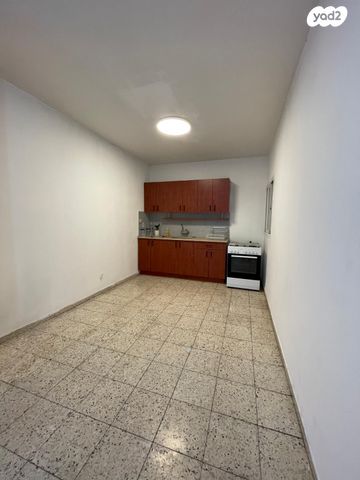 דירה, ויצמן, ראשונים, כפר סבא