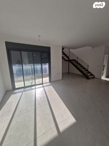 גג/ פנטהאוז, שדרות יחד שבטי ישראל 46, לוד