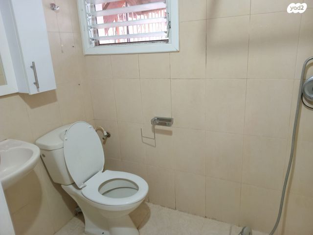 גג/ פנטהאוז, השלושה 37, עמידר, בת ים