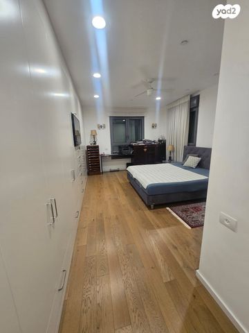 גג/ פנטהאוז, אלוף קלמן מגן 5, גני שרונה, קרית הממשלה, תל אביב יפו