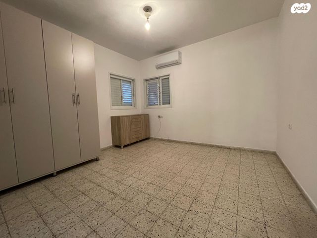 דירה, ויצמן, ראשונים, כפר סבא