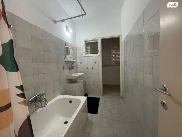 דירה, ויצמן, ראשונים, כפר סבא