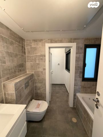 דירה, הרצליה