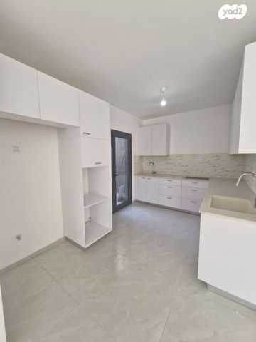 גג/ פנטהאוז, שדרות יחד שבטי ישראל 46, לוד