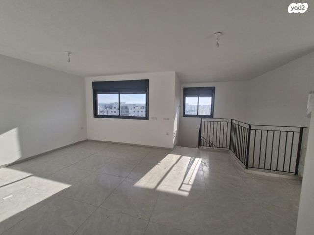 גג/ פנטהאוז, שדרות יחד שבטי ישראל 46, לוד