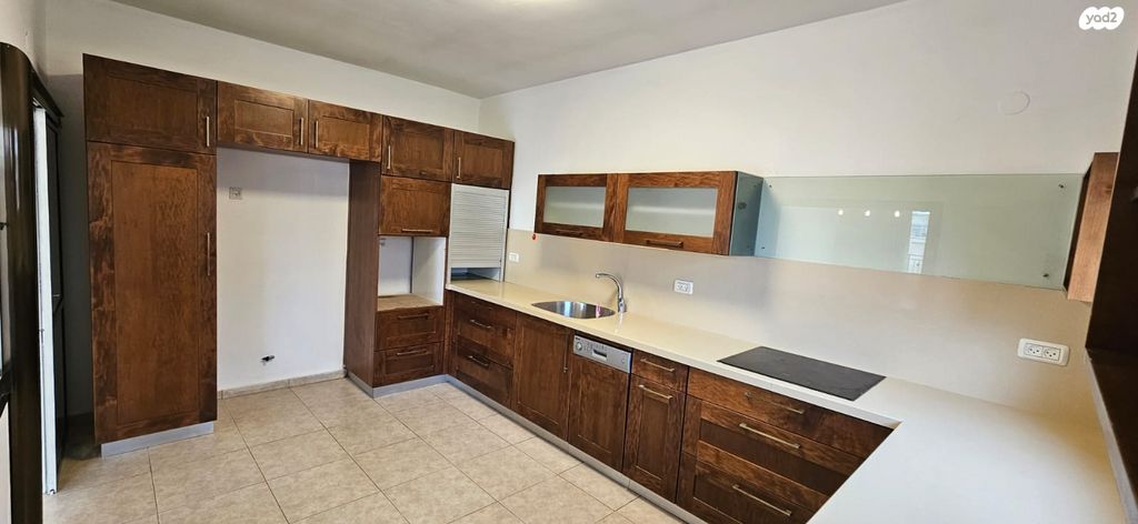 גג/ פנטהאוז, שקדיה, שכונת גפן, רמת גן