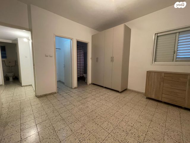 דירה, ויצמן, ראשונים, כפר סבא