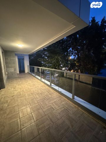 דירה, הר מירון, נווה ישראל, הרצליה