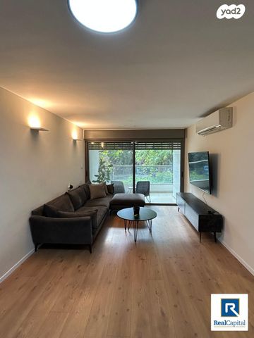 לאה גולדברג 18