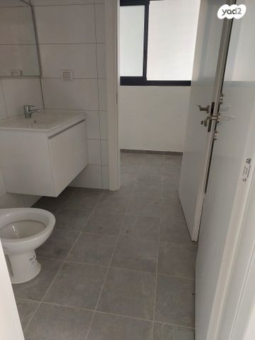 דירה, בת חפר