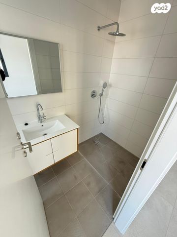 דירה, דניאל 3, בת ים