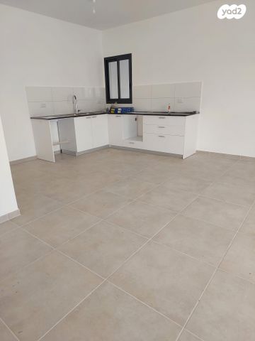 דירה, בת חפר