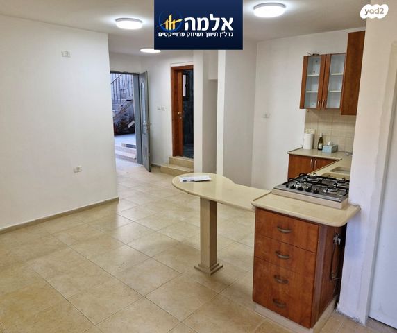 דירה, משכנות הרועים, כפר אדומים, כפר אדומים