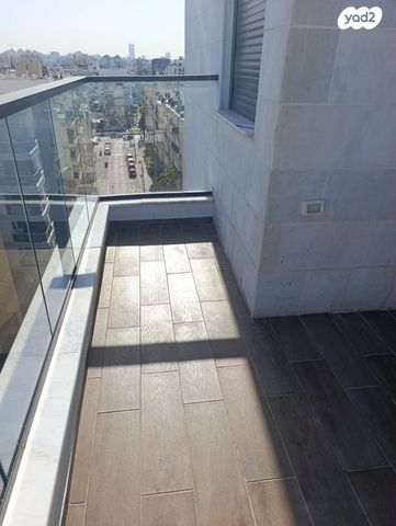 גג/ פנטהאוז, החשמונאים, גרין ועם, חולון