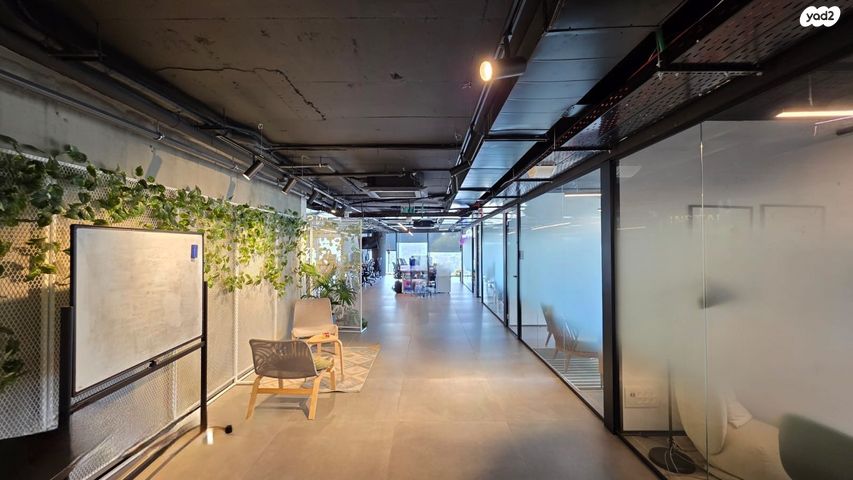 דרך מנחם בגין 144