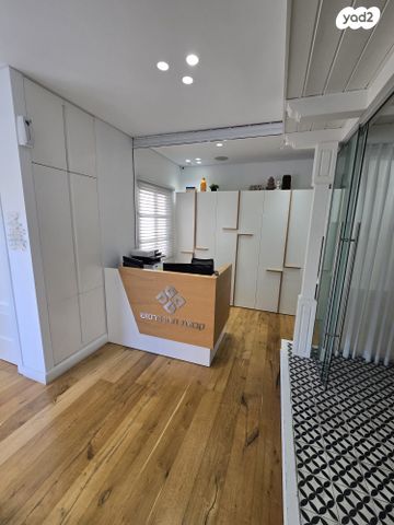 מרכז, קרית עבודה