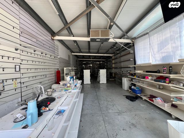 חנויות/ שטח מסחרי