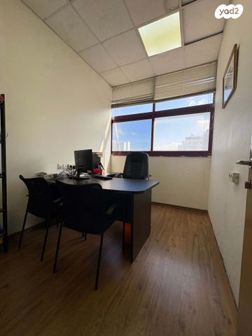 מחסנים, יעקב פריימן, ראשון לציון