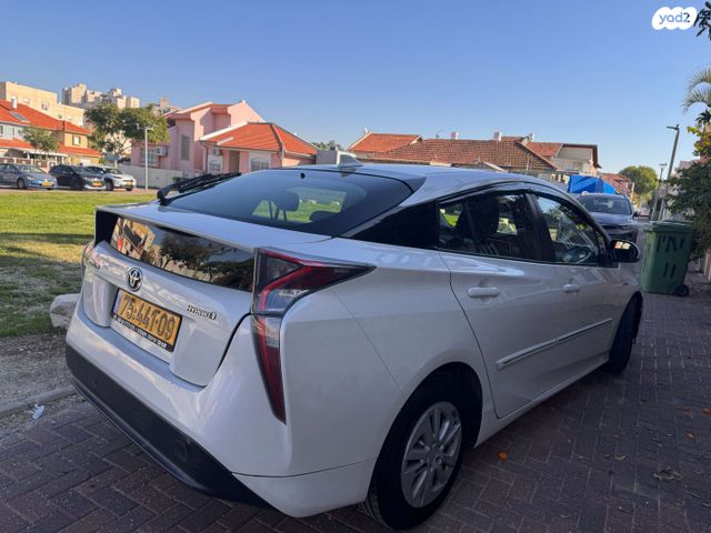 טויוטה פריוס