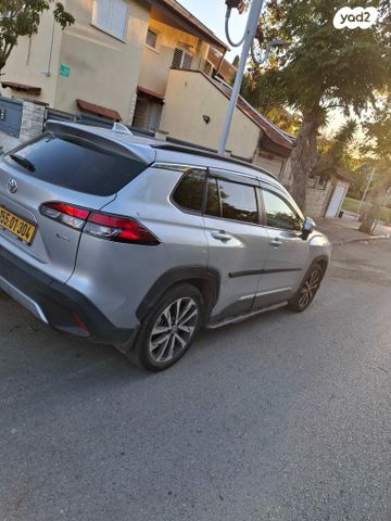 טויוטה קורולה קרוס