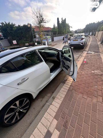 ניסאן מקסימה