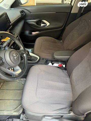 טויוטה יאריס קרוס