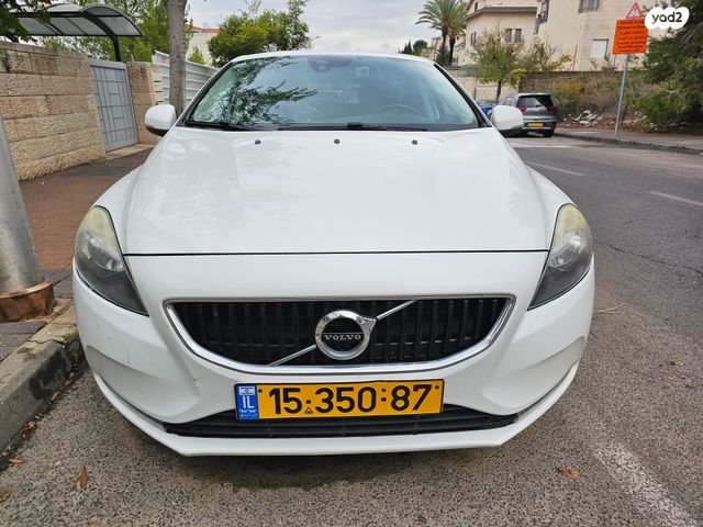 וולוו V40