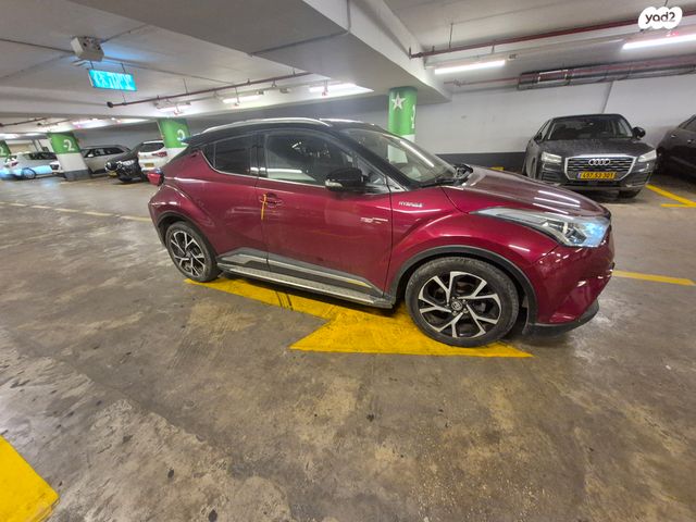 מודעת רכב טויוטה C-HR