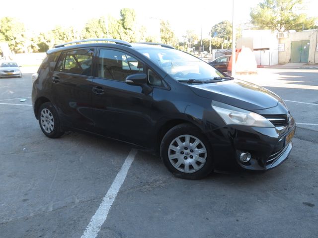 מודעת רכב טויוטה ורסו