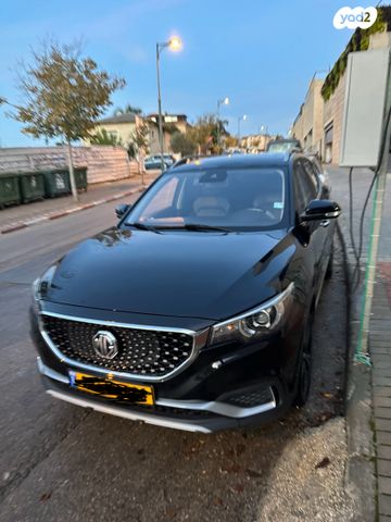 מודעת רכב אם ג'י ZS