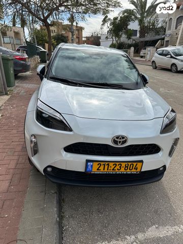 מודעת רכב טויוטה יאריס קרוס
