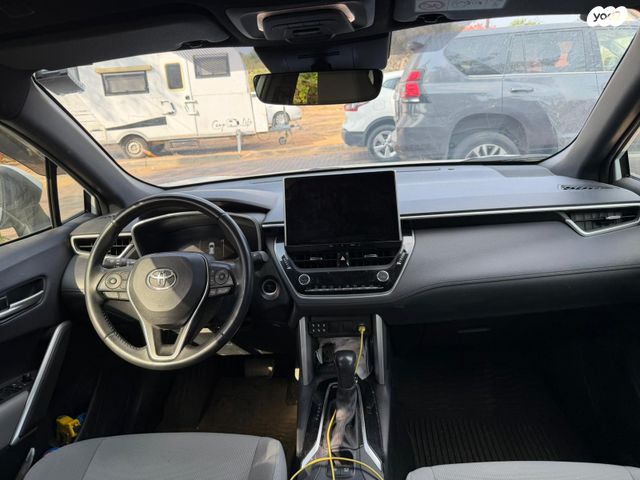 טויוטה קורולה קרוס