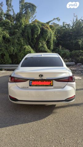 מודעת רכב לקסוס ES