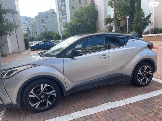 מודעת רכב טויוטה C-HR