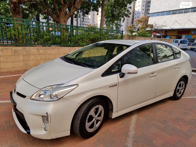 טויוטה פריוס