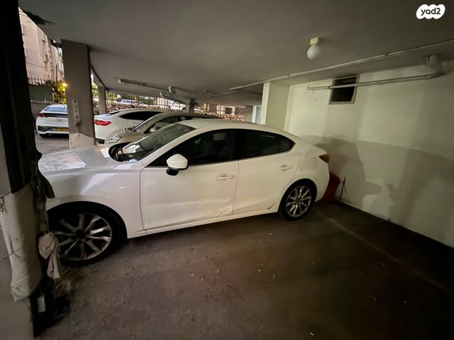 מודעת רכב מאזדה 3