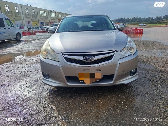 סובארו B4/לגאסי