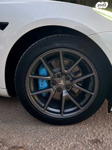 מודעת רכב טסלה מודל 3