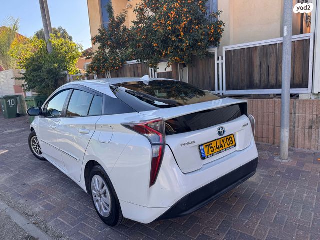 טויוטה פריוס