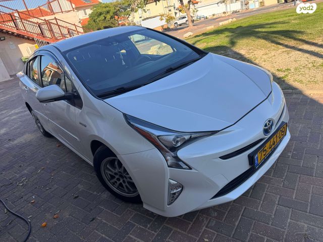 טויוטה פריוס