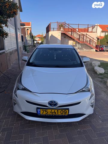 טויוטה פריוס