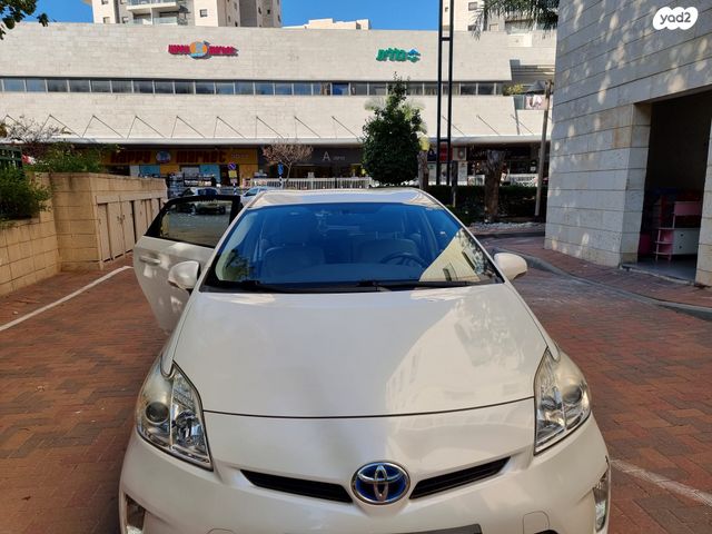 טויוטה פריוס