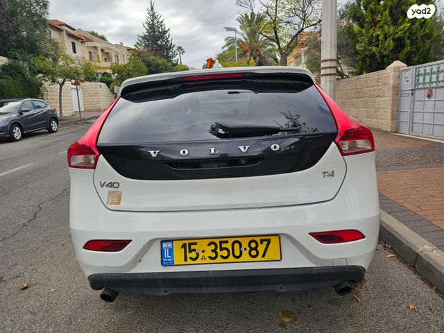 וולוו V40