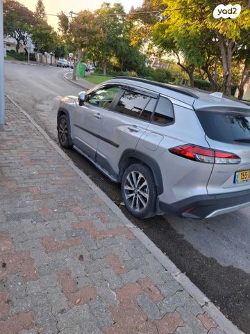 מודעת רכב טויוטה קורולה קרוס